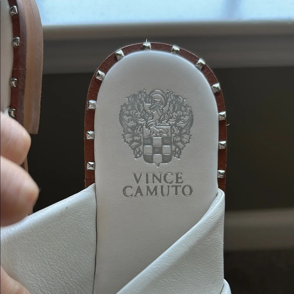 Vince Camuto Women's Palennie Puffy Flat Sandal - Picture 2 of 5